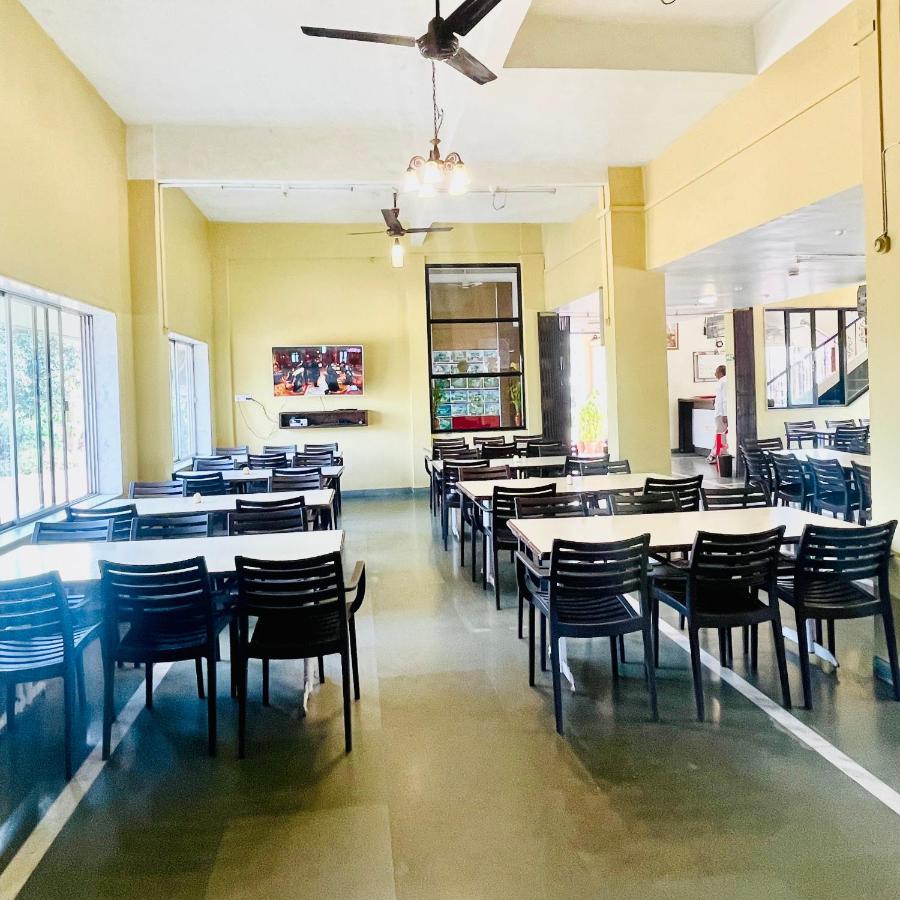 לונבלה Hotel Manik Moti מראה חיצוני תמונה