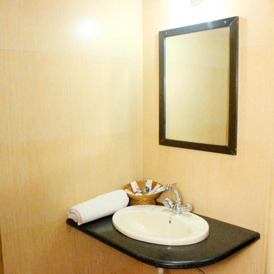 לונבלה Hotel Manik Moti מראה חיצוני תמונה