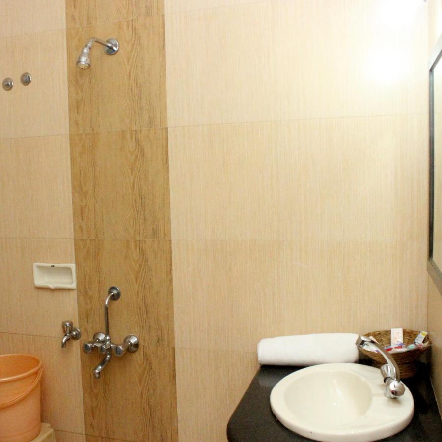 לונבלה Hotel Manik Moti מראה חיצוני תמונה