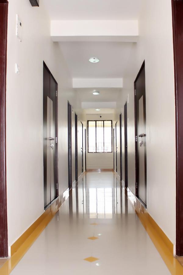 לונבלה Hotel Manik Moti מראה חיצוני תמונה