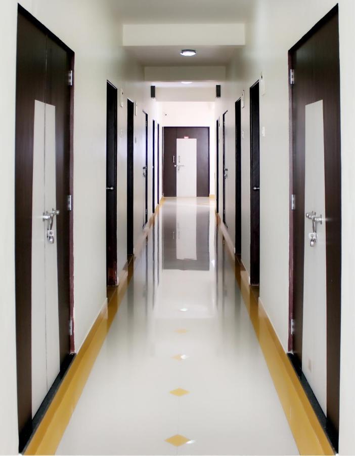 לונבלה Hotel Manik Moti מראה חיצוני תמונה