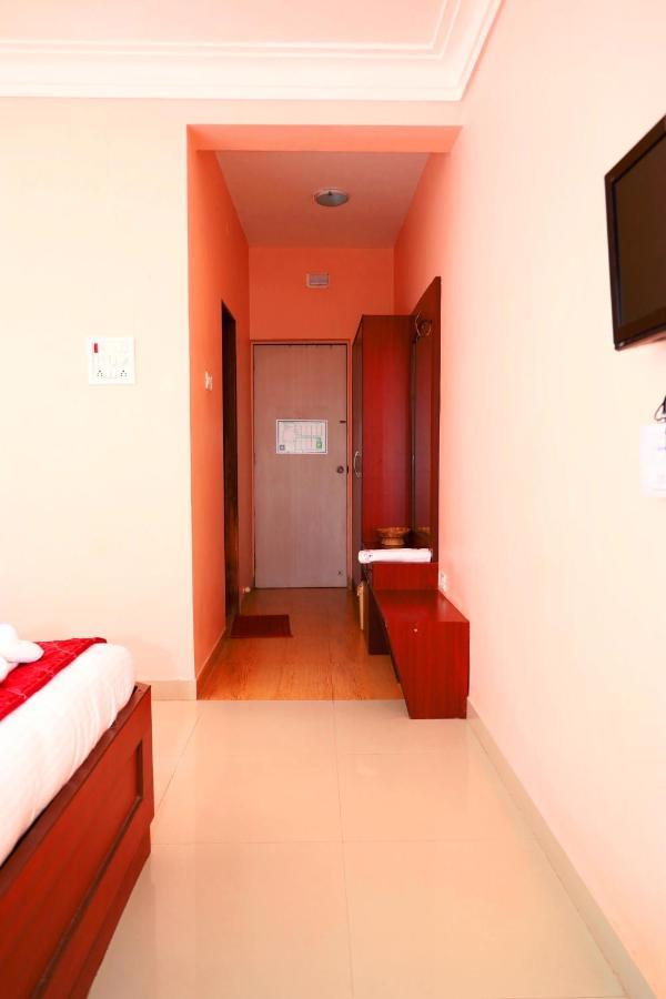 לונבלה Hotel Manik Moti מראה חיצוני תמונה